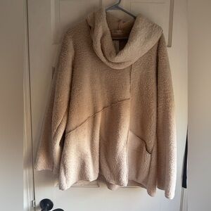 NWT VineStreet Cozy Tan Fleece Pullover